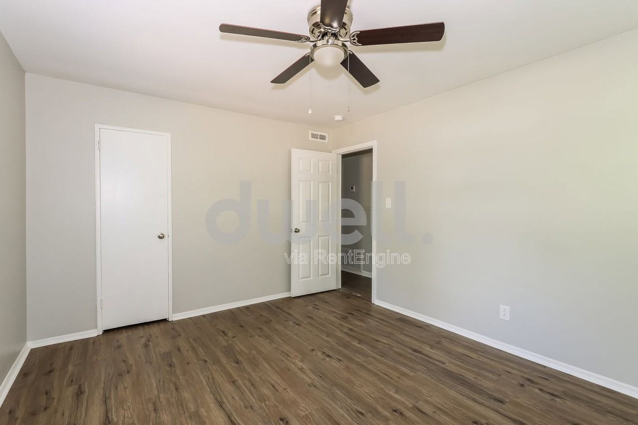 778 Vincent Ave Ne - Photo 6 of 9
