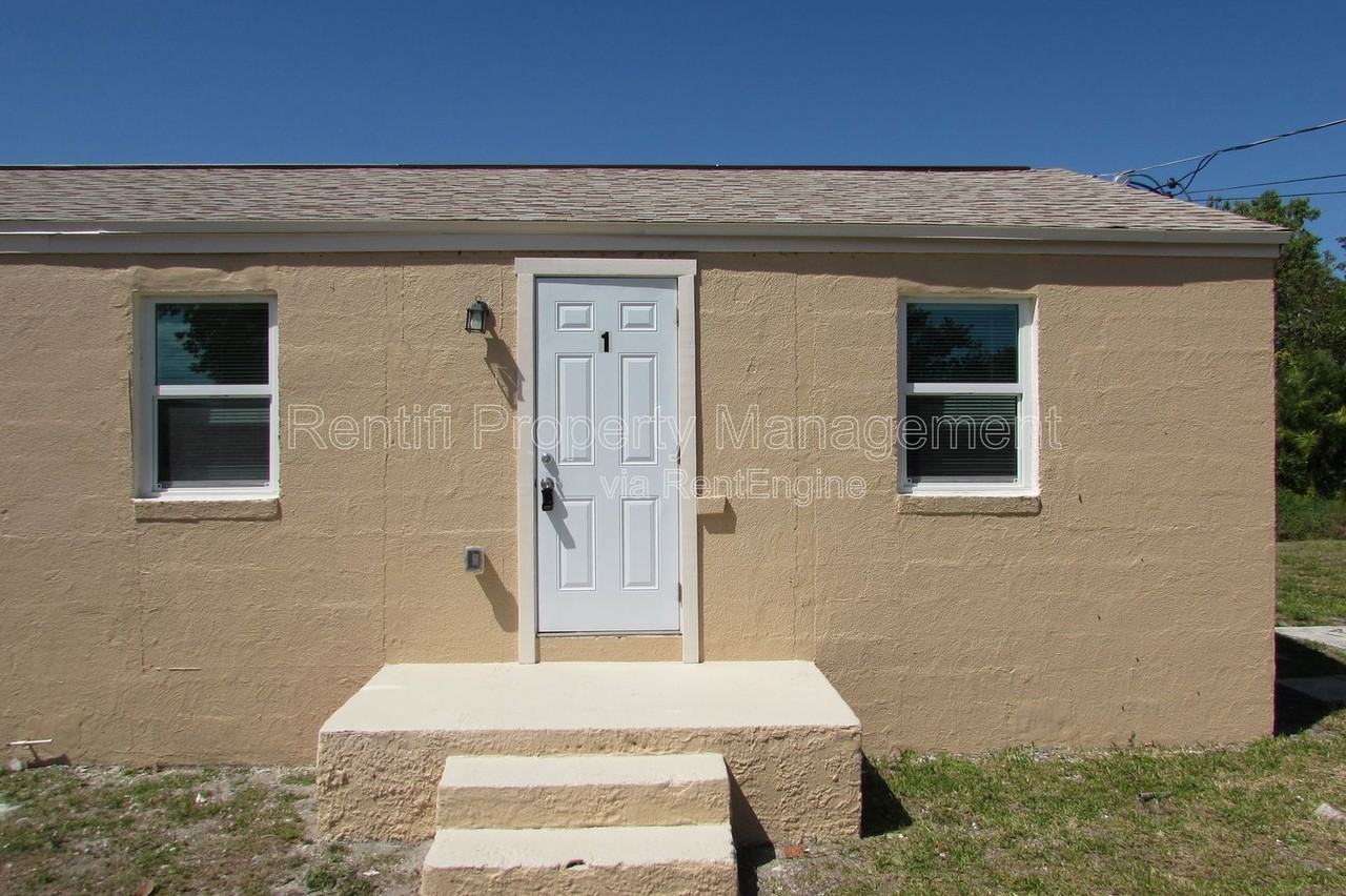 101 3rd St #1 - Photo 3 of 13
