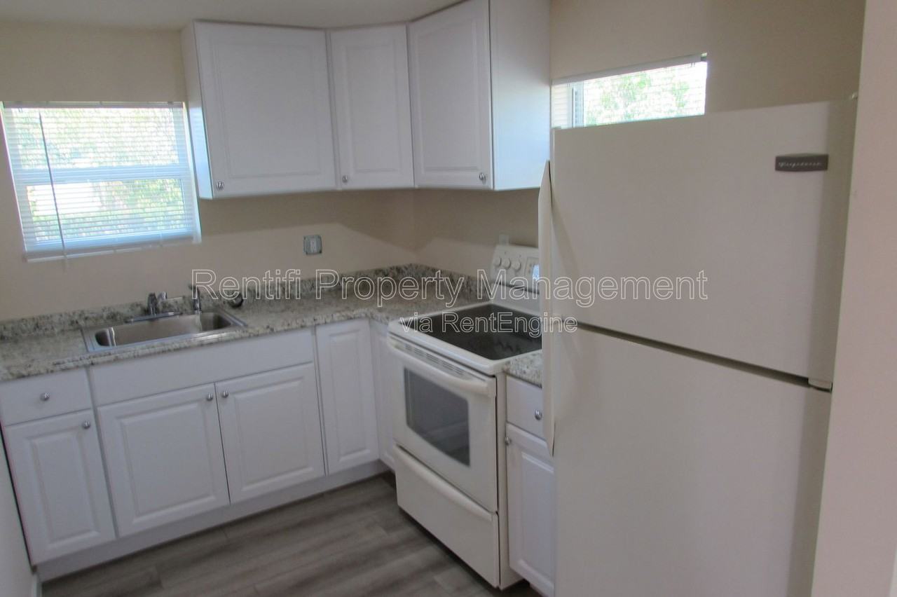 101 3rd St #1 - Photo 4 of 13