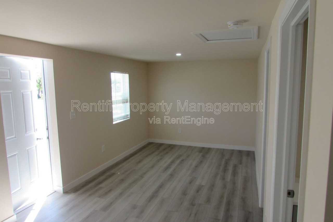 101 3rd St #1 - Photo 5 of 13