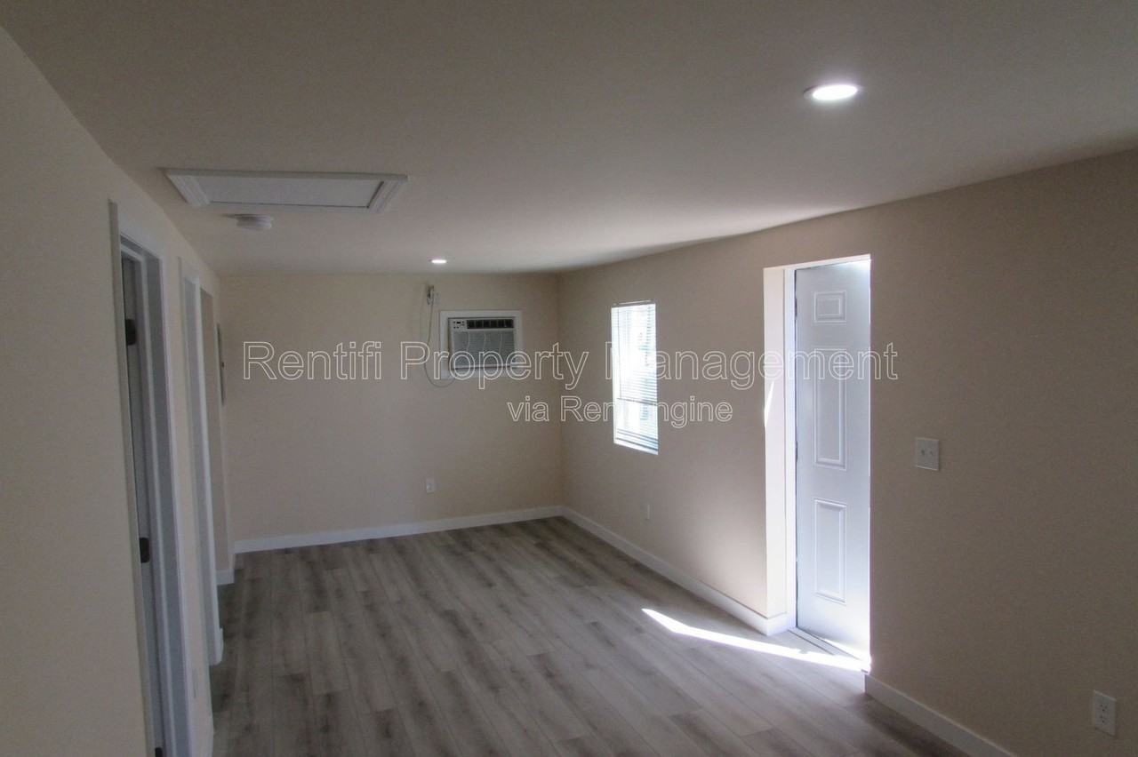 101 3rd St #1 - Photo 7 of 13