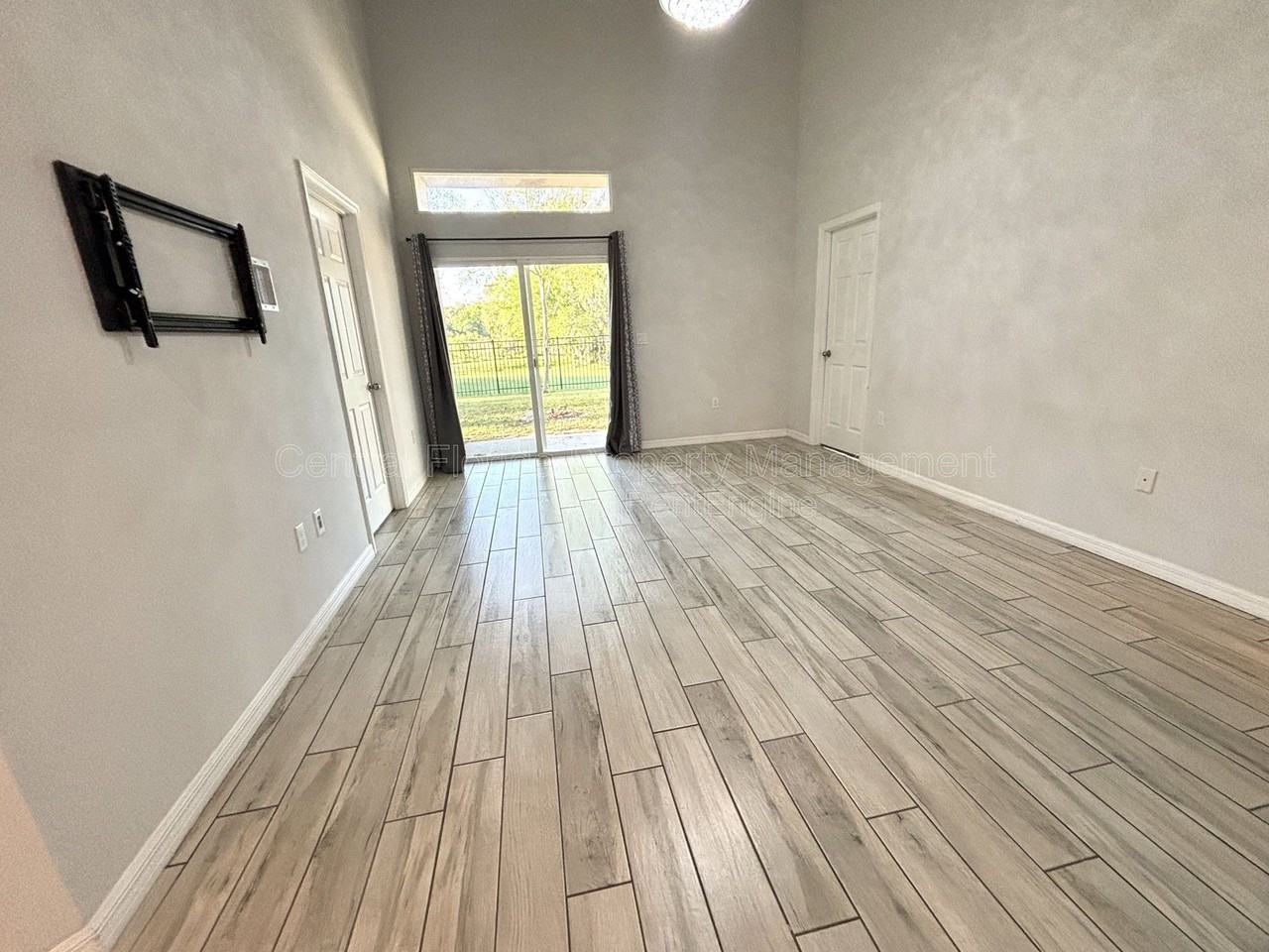1214 Lake Blue Cir - Photo 3 of 22