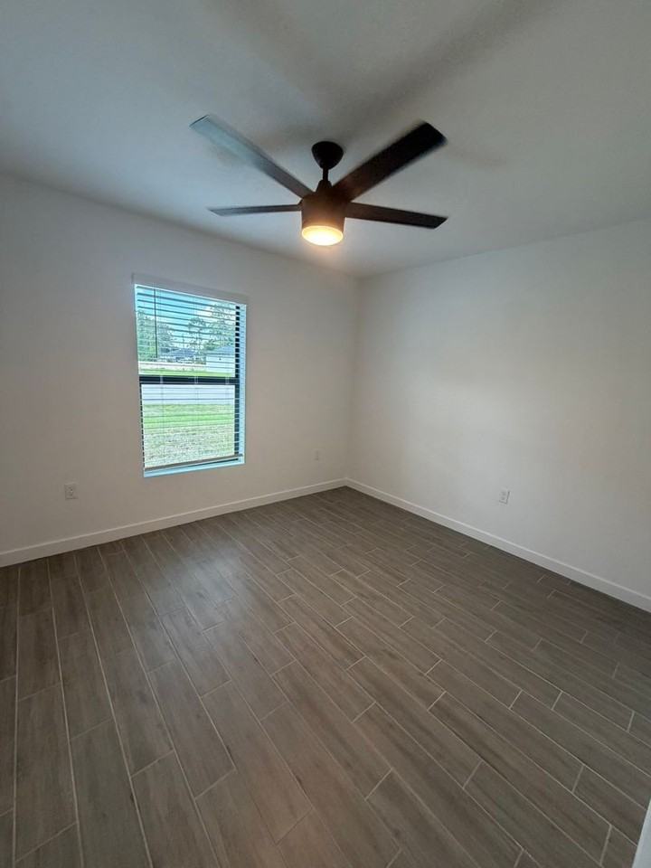 2918 16th St W - Photo 2 of 16