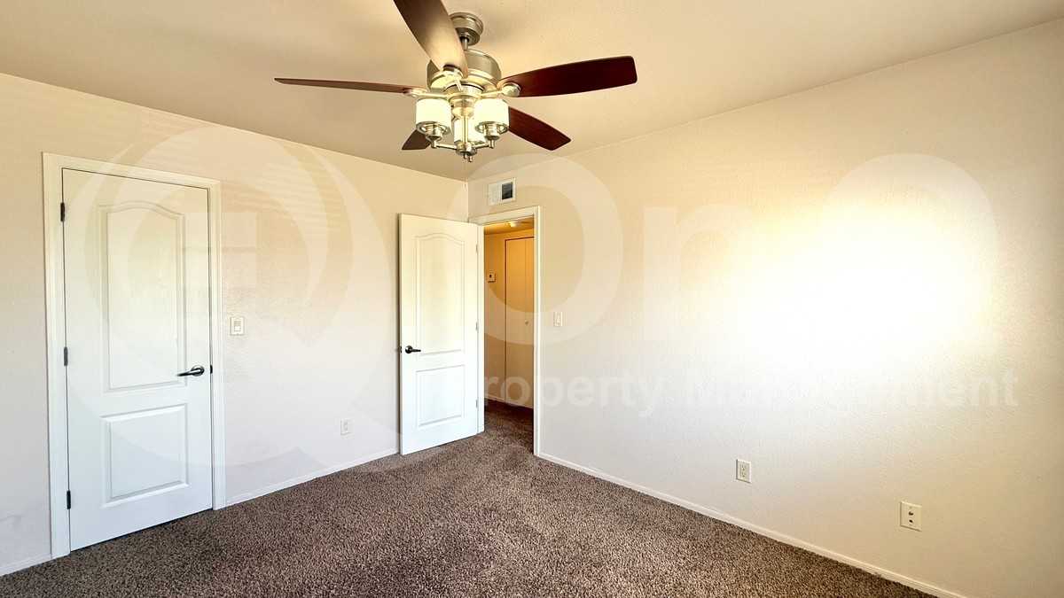 303 N Miller Rd #1005 - Photo 5 of 16