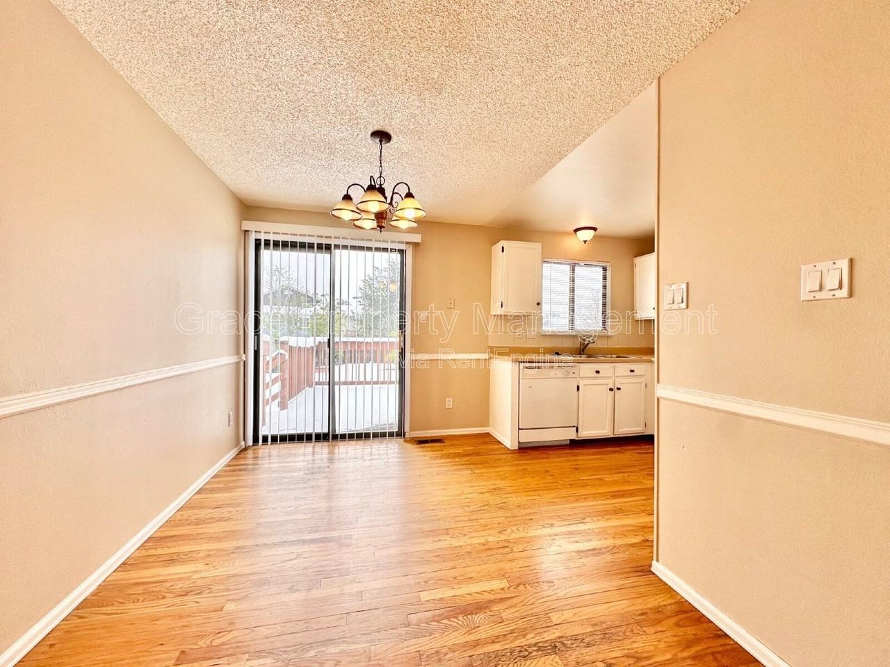 12205 Bellaire St - Photo 5 of 17