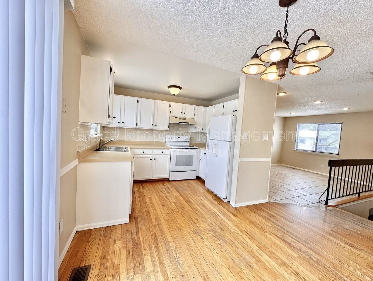 12205 Bellaire St - Photo 6 of 17
