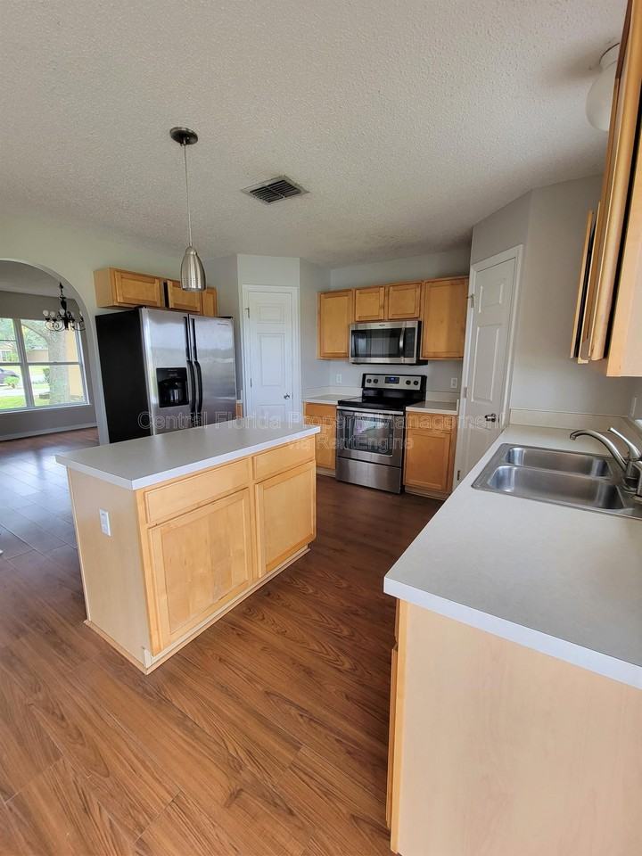 4963 Fiske Cir - Photo 4 of 28