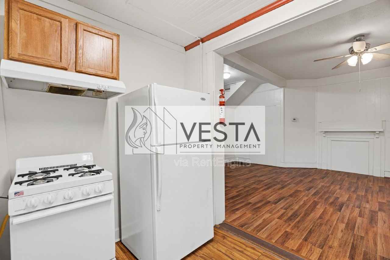 17 Clyde St #B - Photo 2 of 26