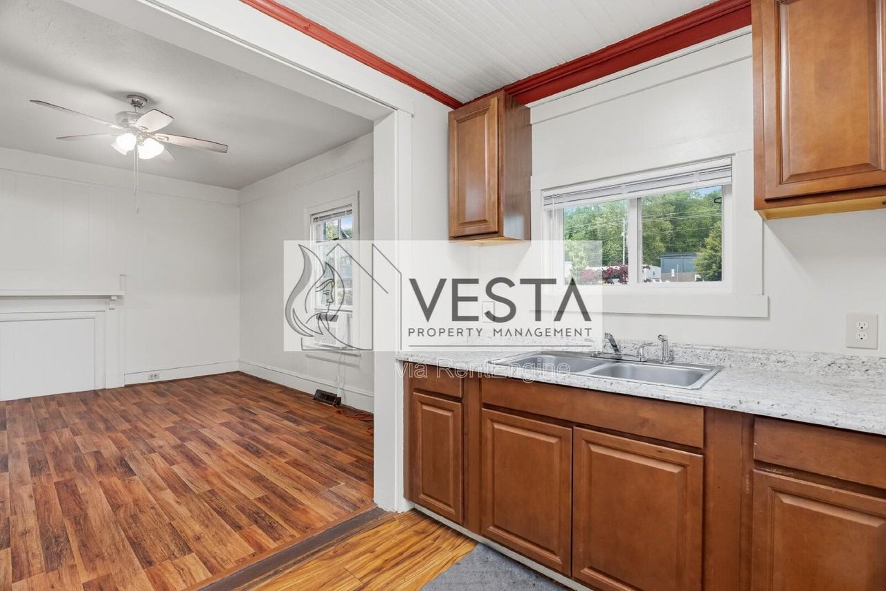 17 Clyde St #B - Photo 4 of 26