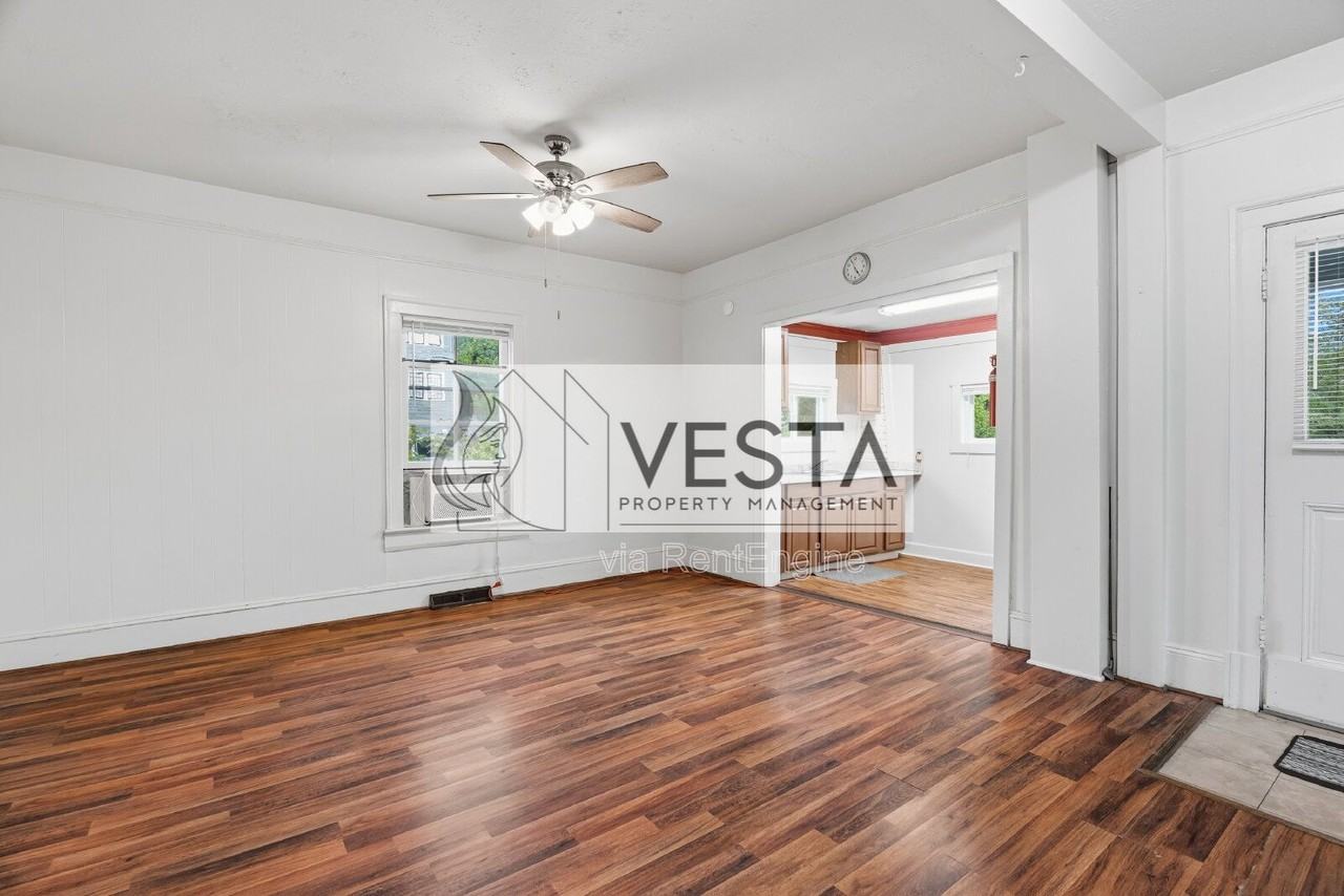 17 Clyde St #B - Photo 6 of 26
