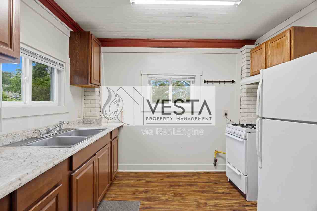 17 Clyde St #B - Photo 4 of 26
