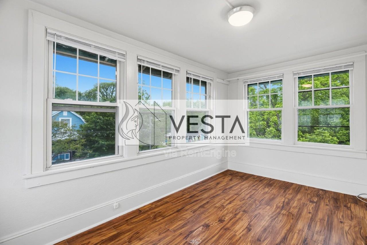 17 Clyde St #B - Photo 2 of 26