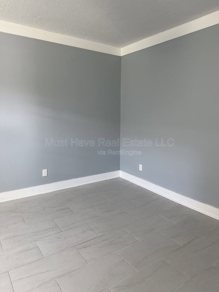 404 W Main St #B - Photo 7 of 8