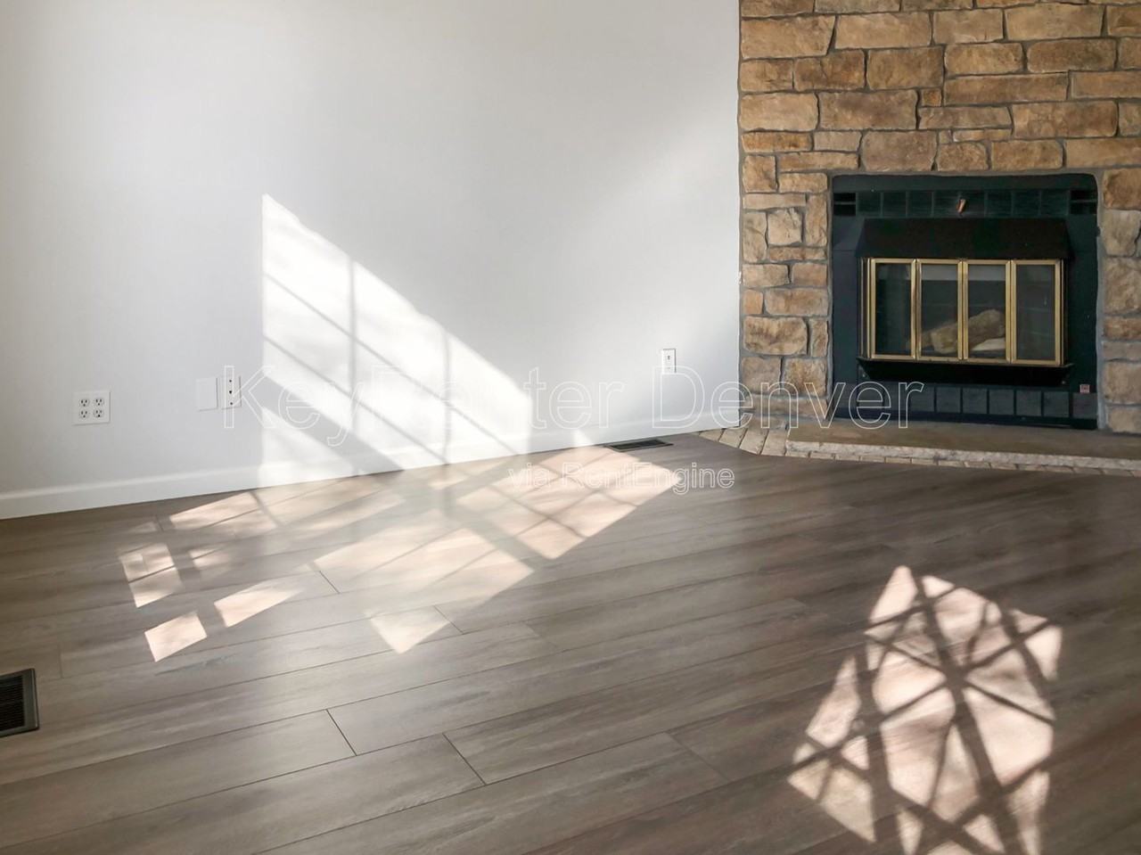 9218 W Ontario Dr - Photo 3 of 30