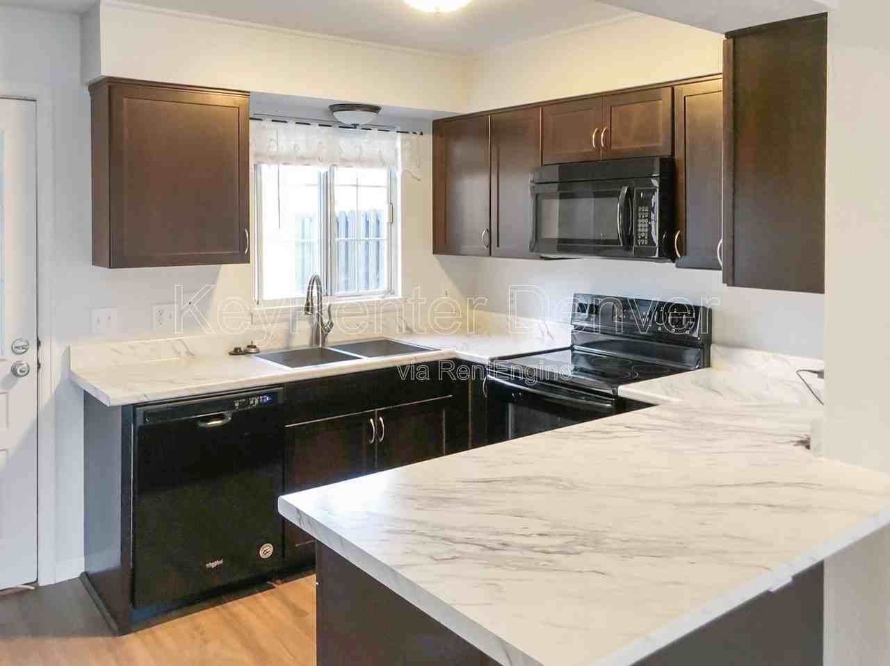 9218 W Ontario Dr - Photo 5 of 30