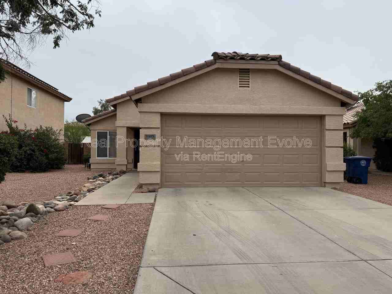 11915 W Rosewood Dr - Photo 2 of 24
