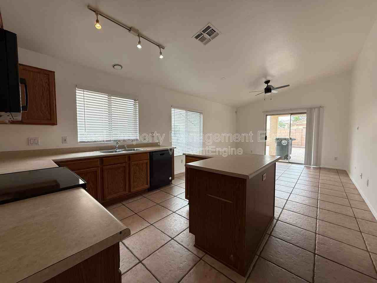 11915 W Rosewood Dr - Photo 6 of 24