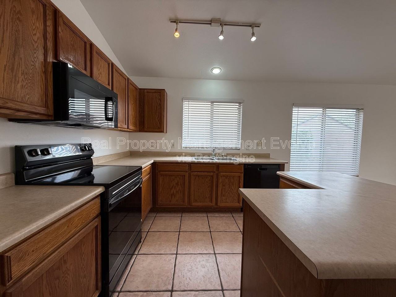 11915 W Rosewood Dr - Photo 7 of 24
