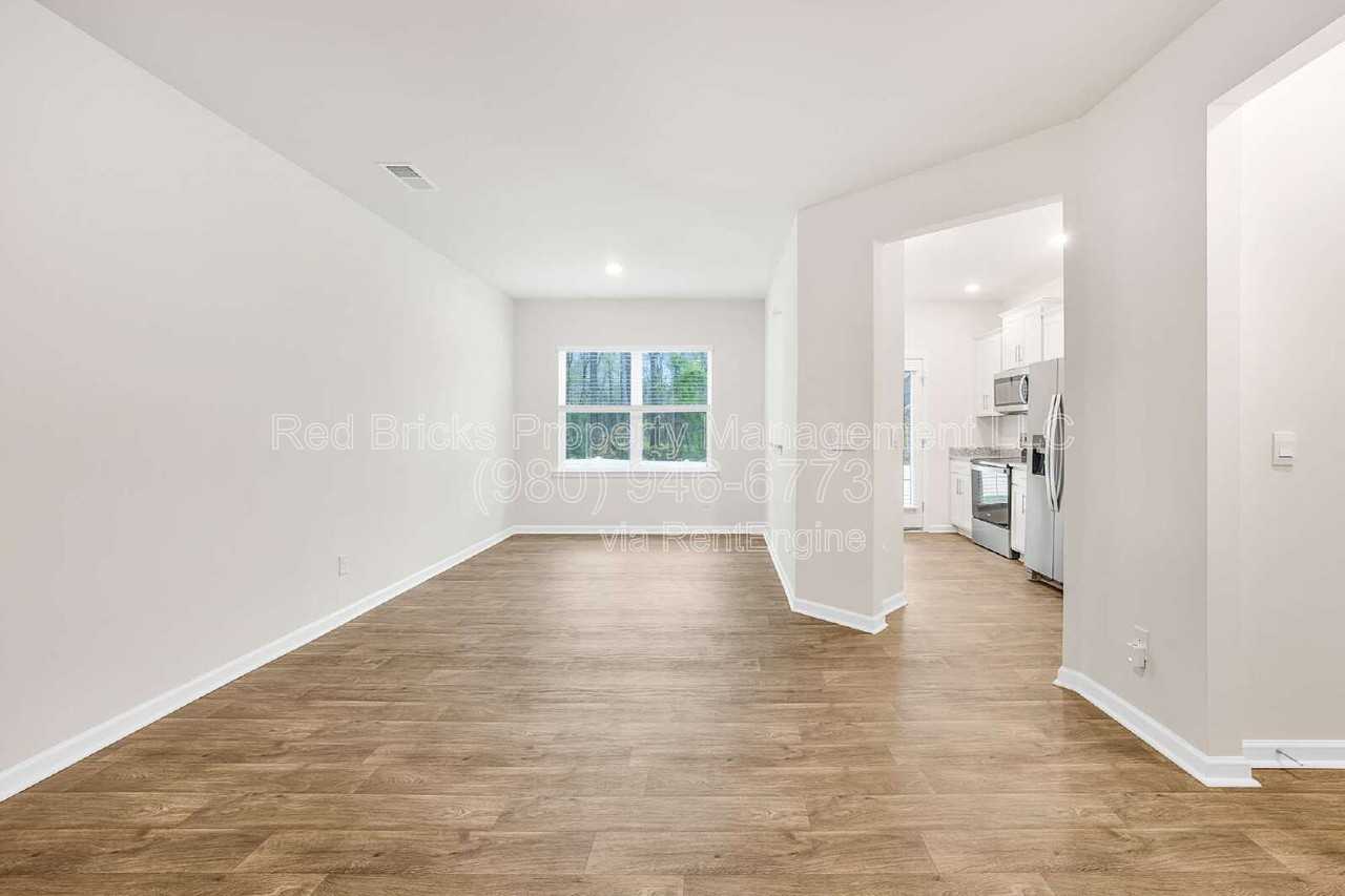 9128 Lowfalls Ln - Photo 3 of 20