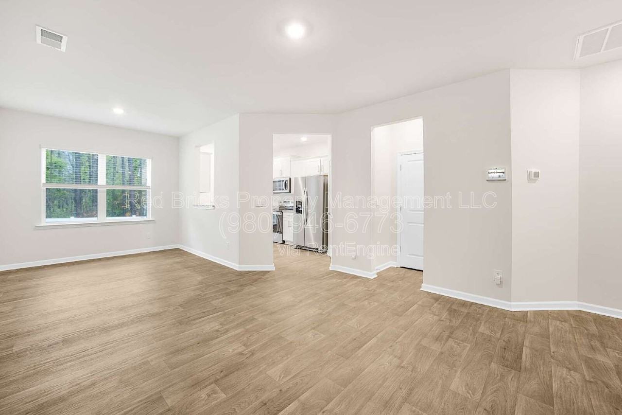 9128 Lowfalls Ln - Photo 4 of 20