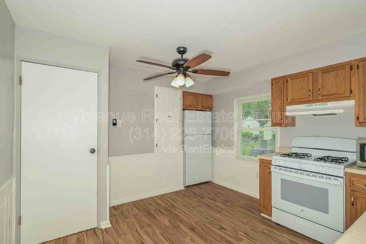 9720 Shuffle Dr - Photo 5 of 10