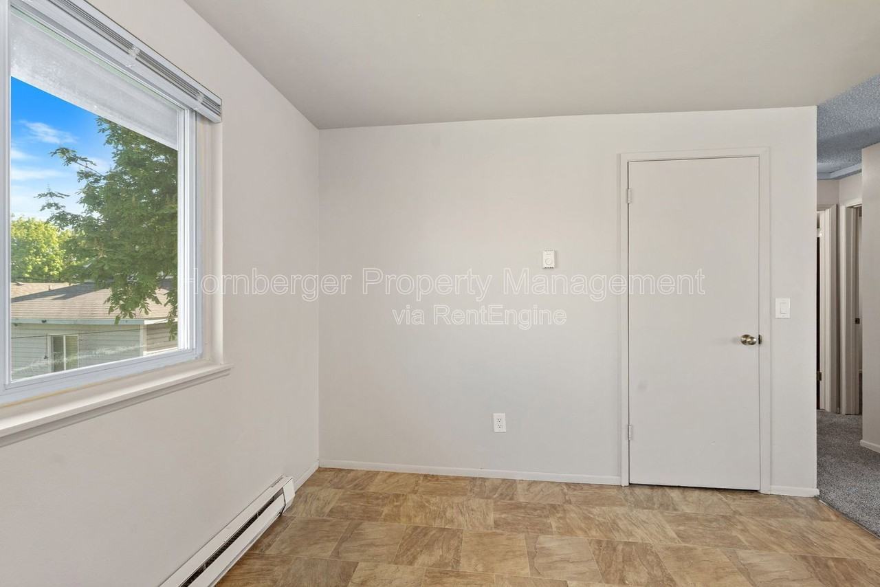 3203 N Smith St #12 - Photo 7 of 25