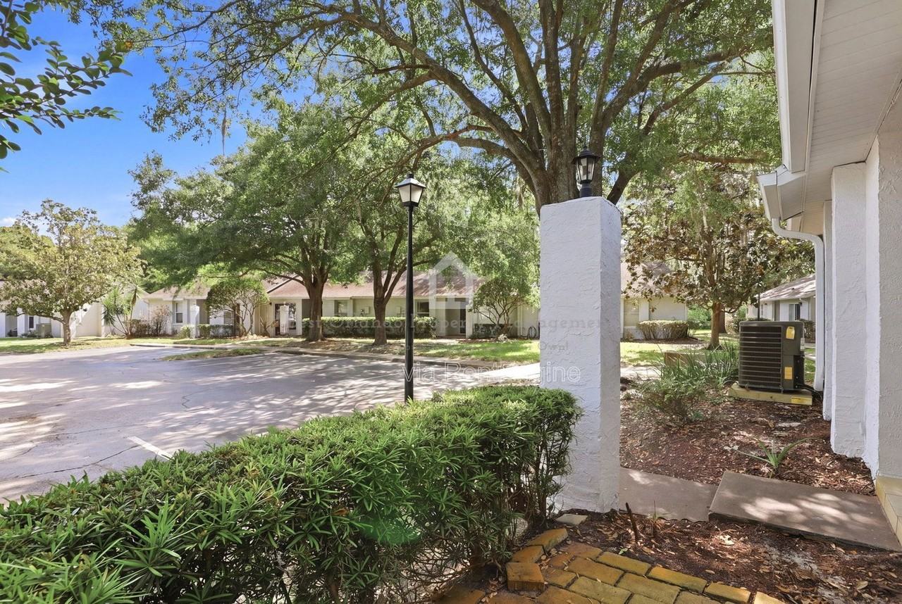 917 Pebble Creek Cir #1 - Photo 4 of 29