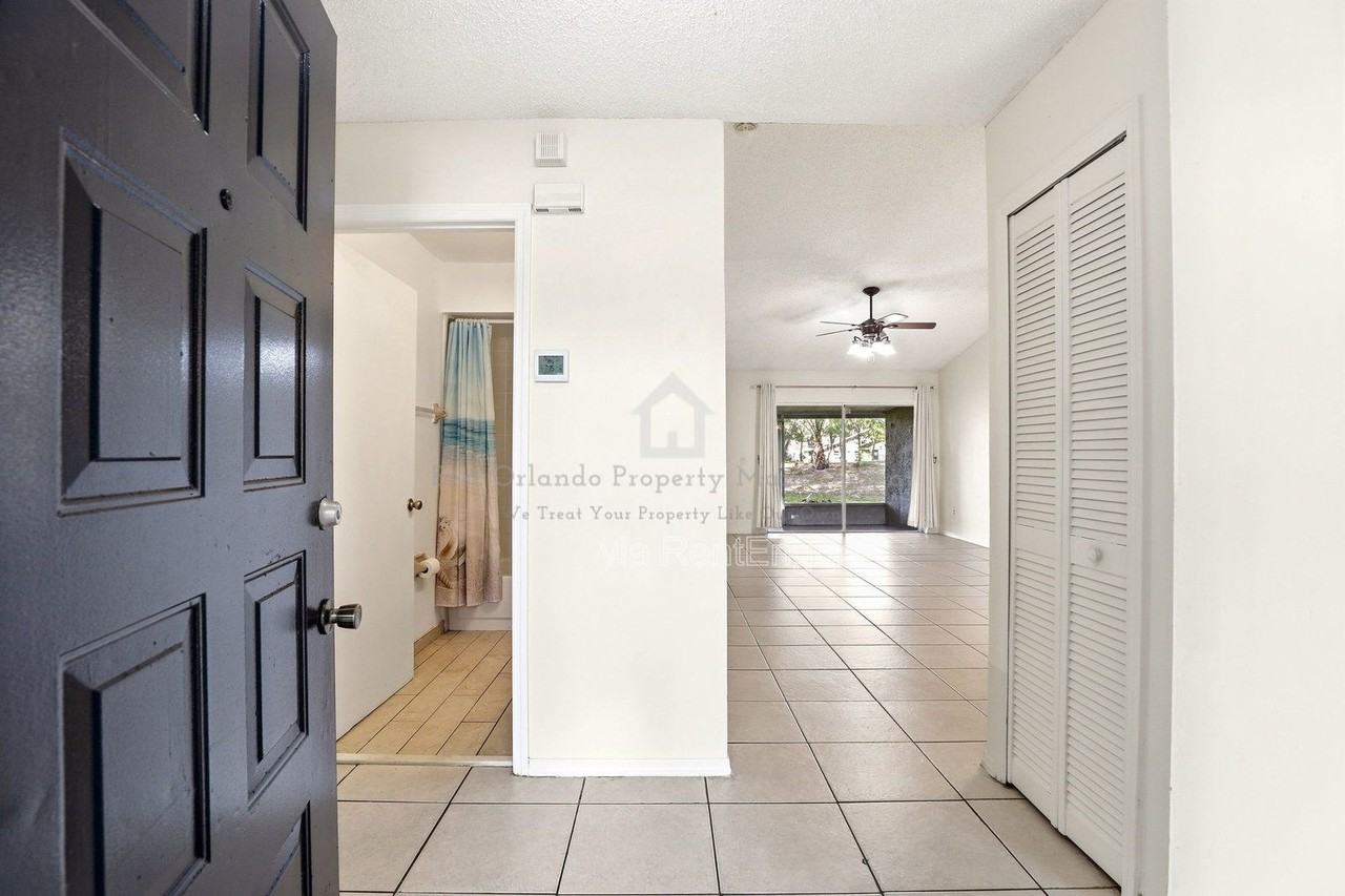 917 Pebble Creek Cir #1 - Photo 5 of 29