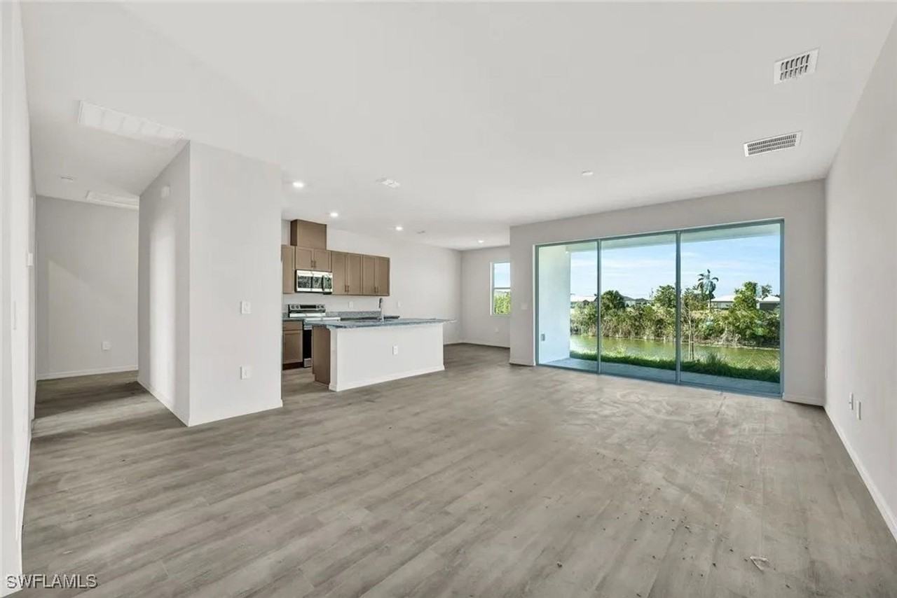 1414 Ne 6th Ave - Photo 3 of 11
