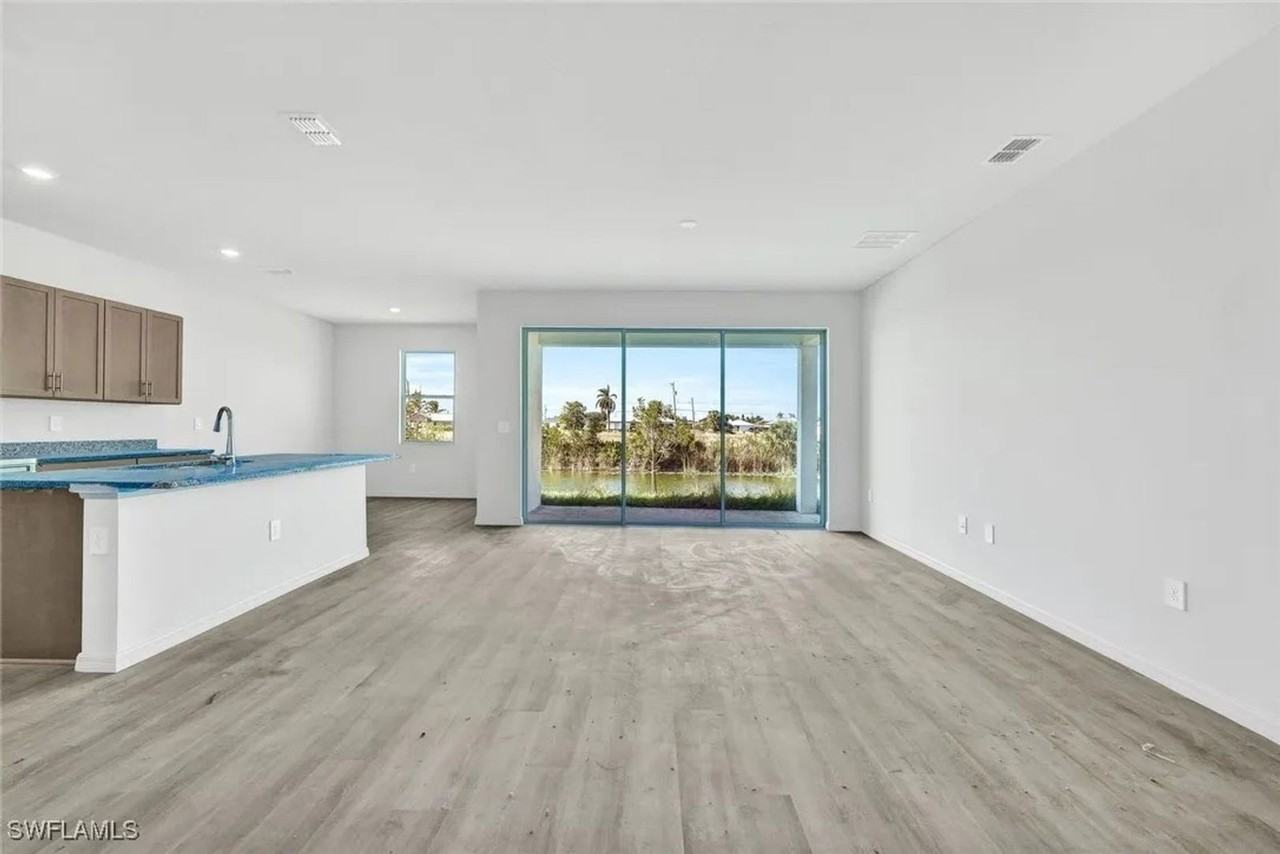 1414 Ne 6th Ave - Photo 4 of 11