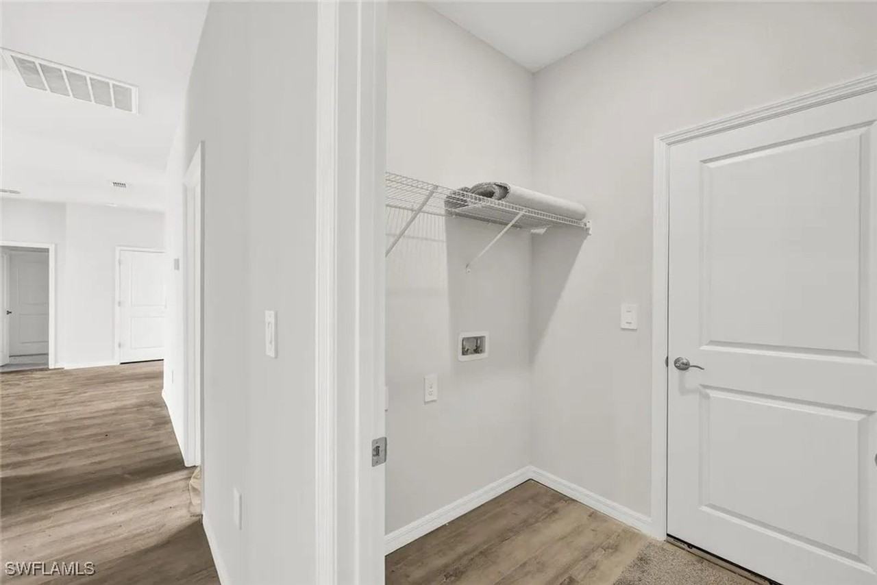1414 Ne 6th Ave - Photo 5 of 11