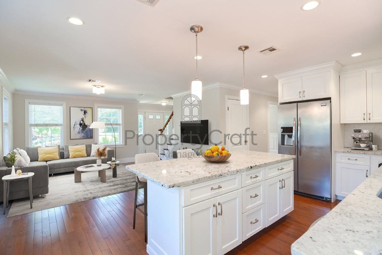 6 Meeting House Ln - Photo 2 of 12