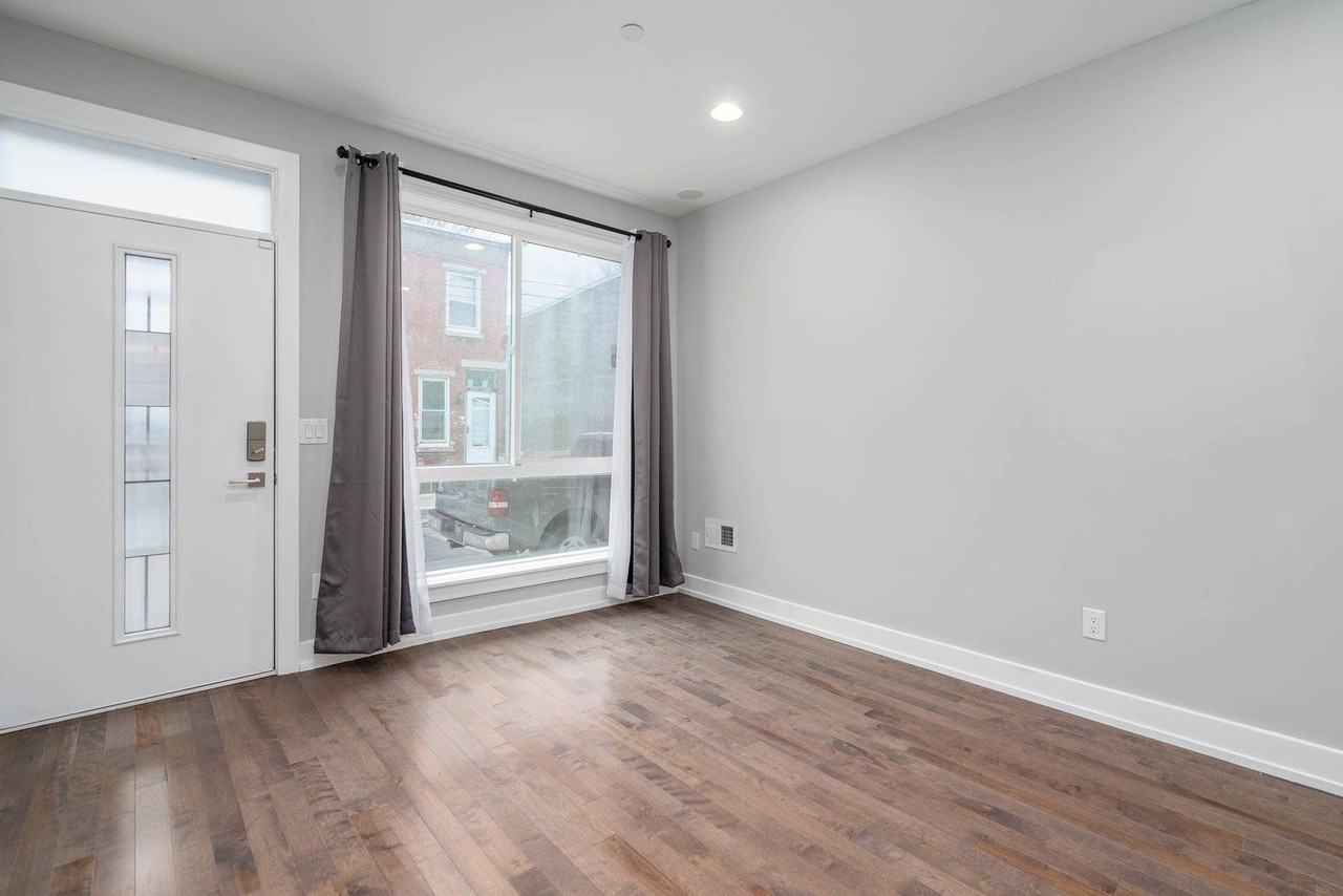 1836 Ingersoll St - Photo 6 of 38
