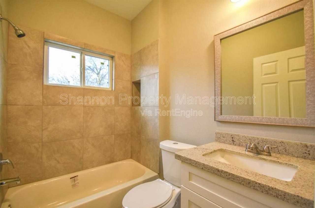 7941 Sparta St - Photo 5 of 33