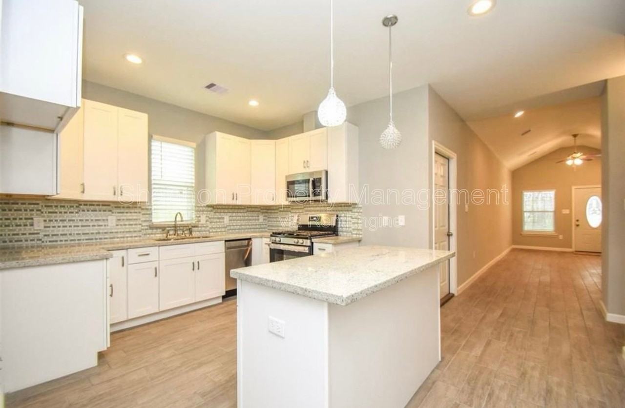 7941 Sparta St - Photo 6 of 33