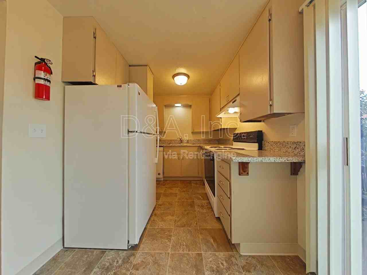 1909 Main St #D - Photo 4 of 10