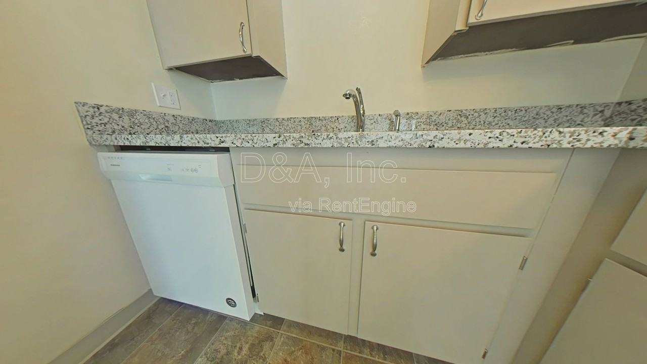 1909 Main St #D - Photo 5 of 10
