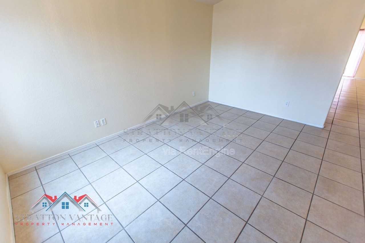11801 W Paradise Dr - Photo 6 of 34