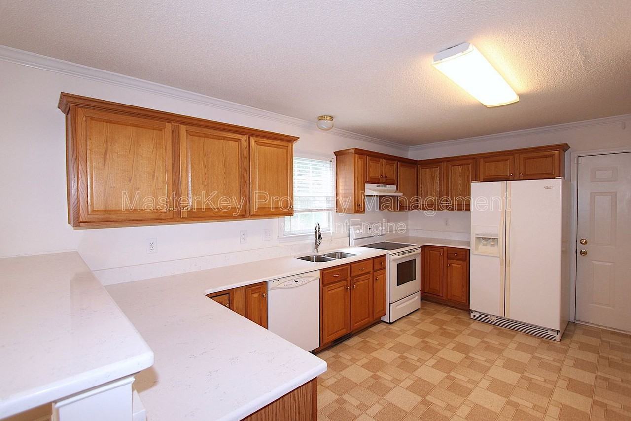 1011 Trail Stream Way - Photo 2 of 20