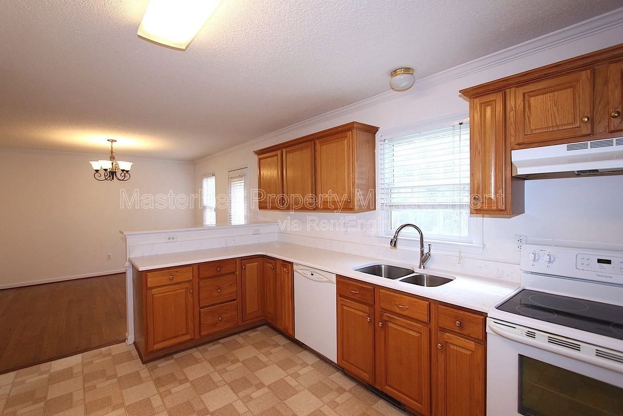 1011 Trail Stream Way - Photo 3 of 20
