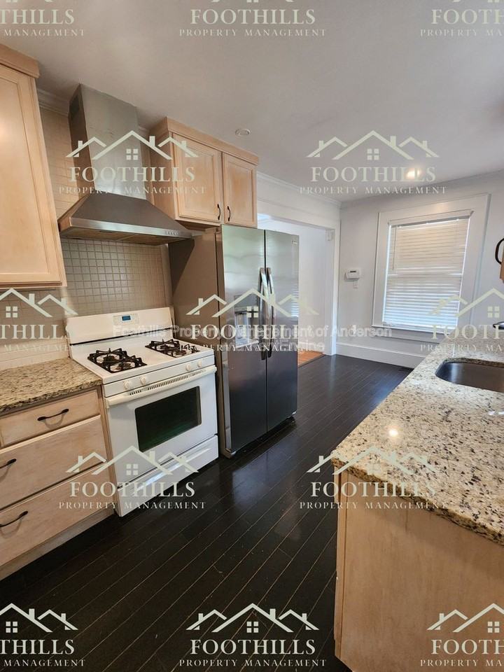 408 Central Ave - Photo 4 of 24