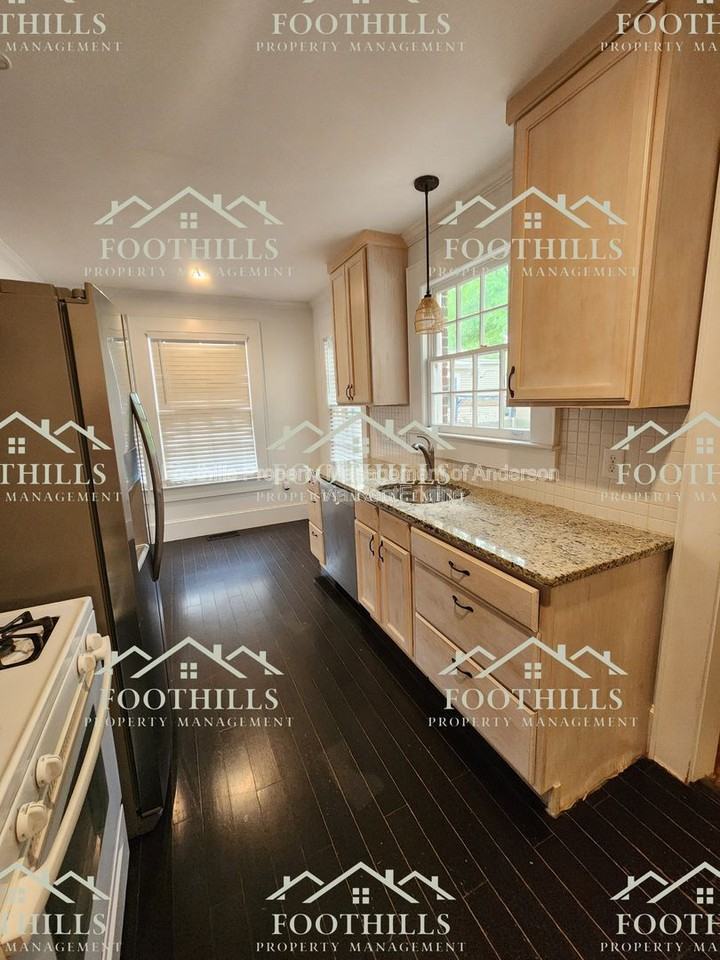 408 Central Ave - Photo 7 of 24