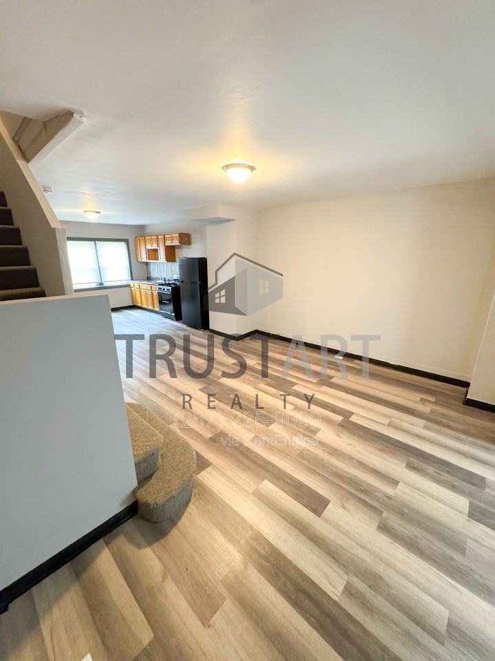 1533 S Allison St - Photo 6 of 18