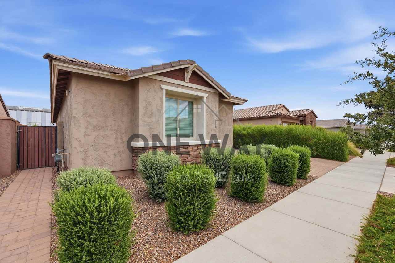 9836 E Red Giant Dr - Photo 3 of 43