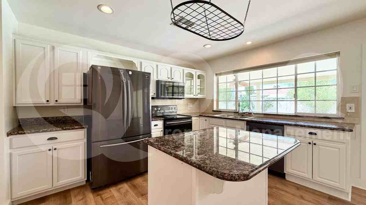 2436 E Fairmont Dr - Photo 3 of 21