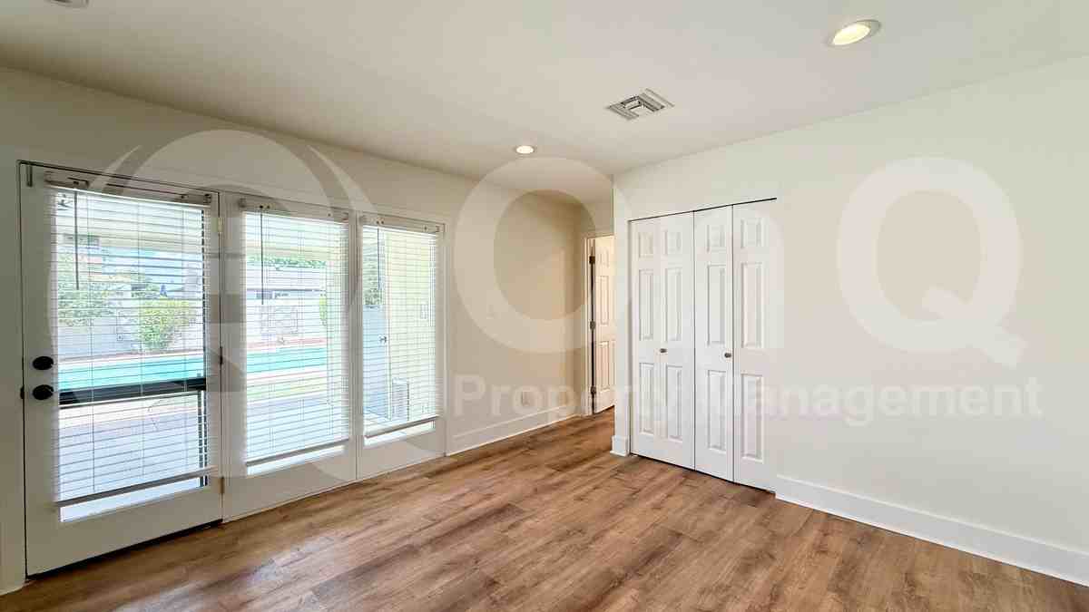 2436 E Fairmont Dr - Photo 5 of 21