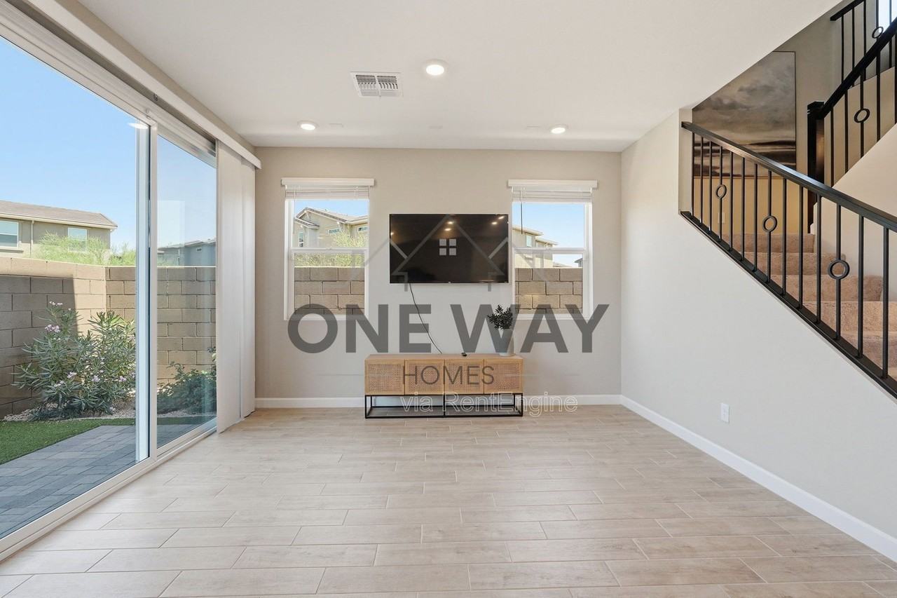 5832 E Rose Garden Ln - Photo 6 of 40