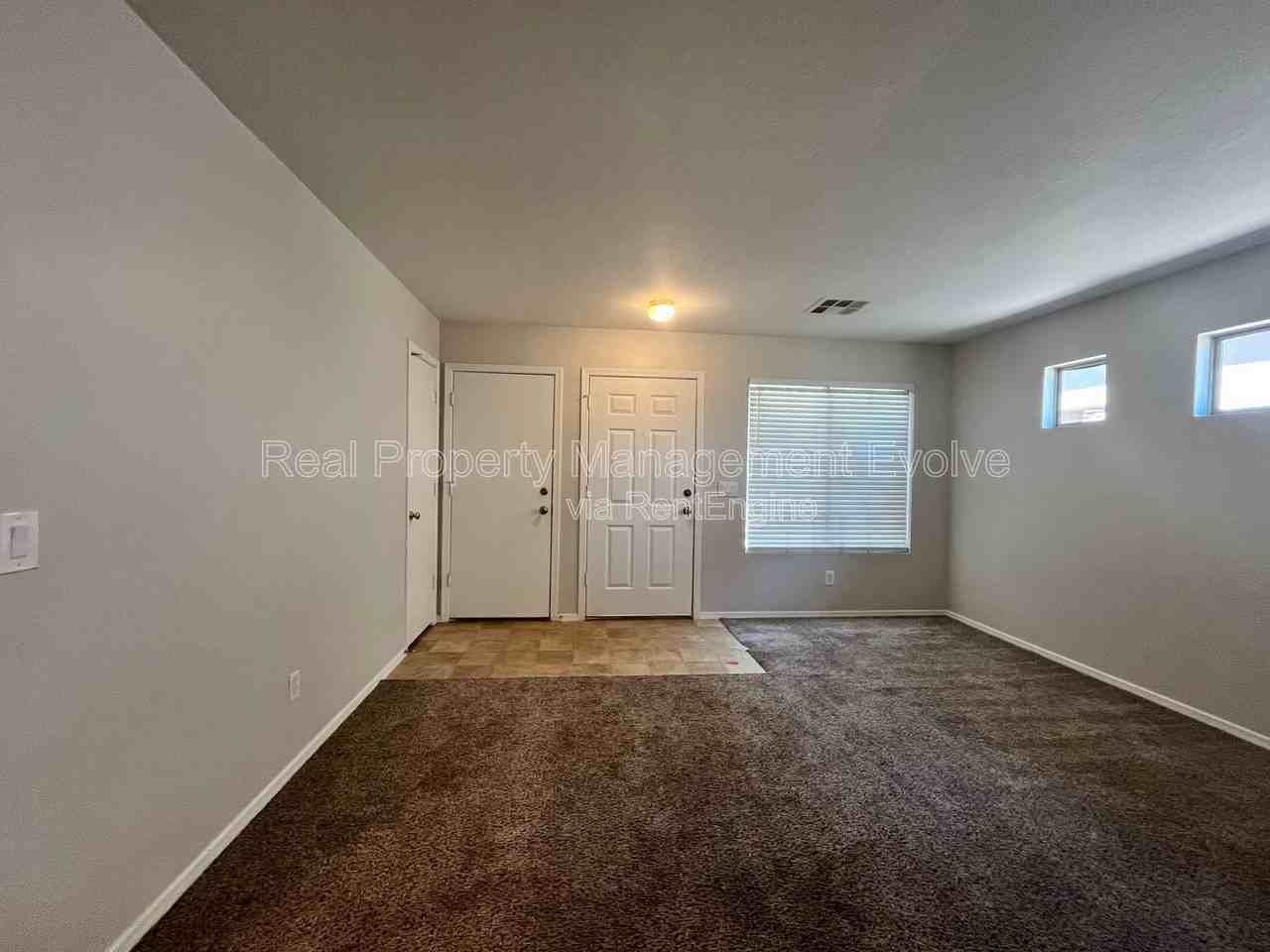 14751 W Redfield Rd - Photo 5 of 34