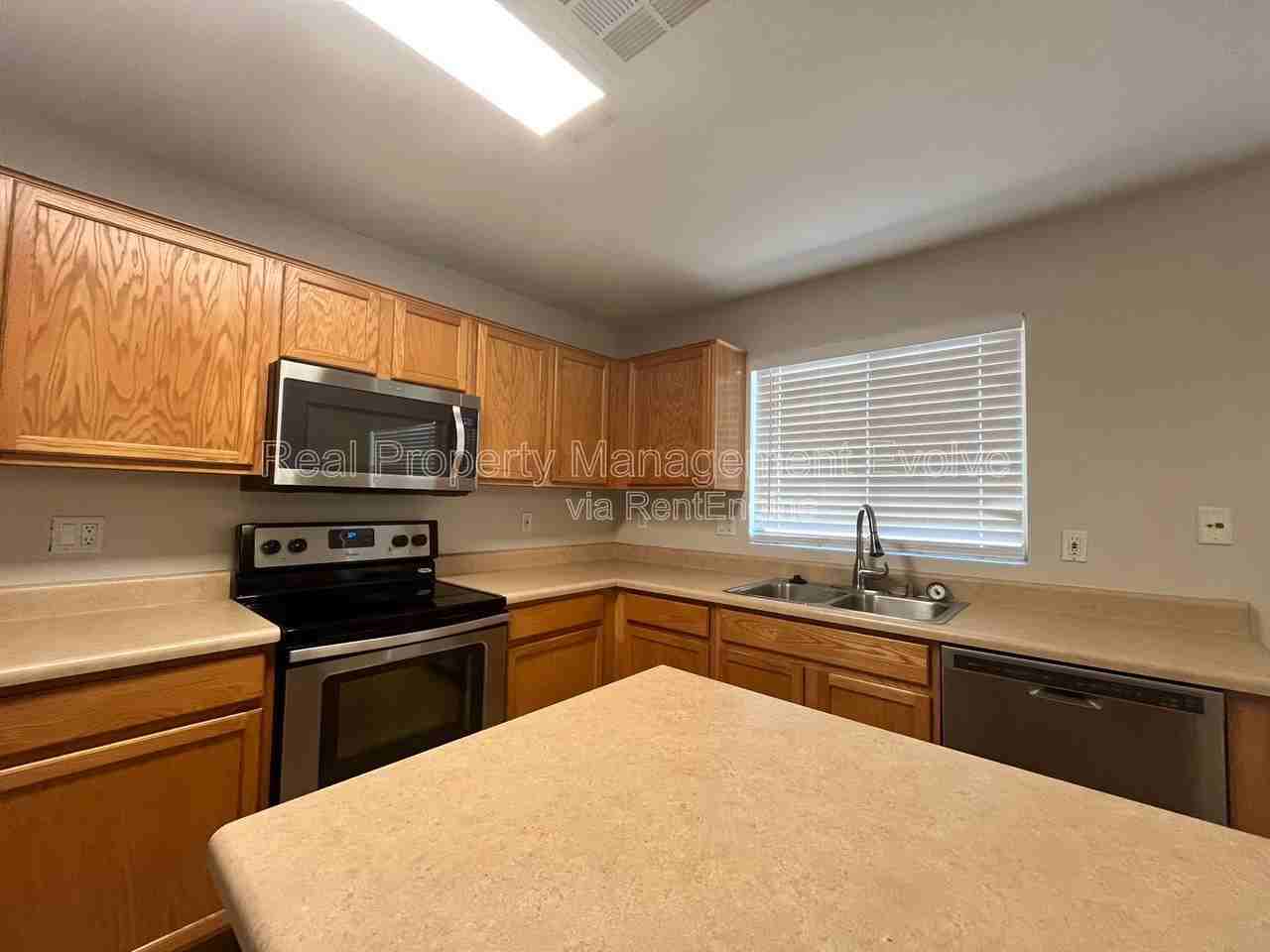 14751 W Redfield Rd - Photo 7 of 34