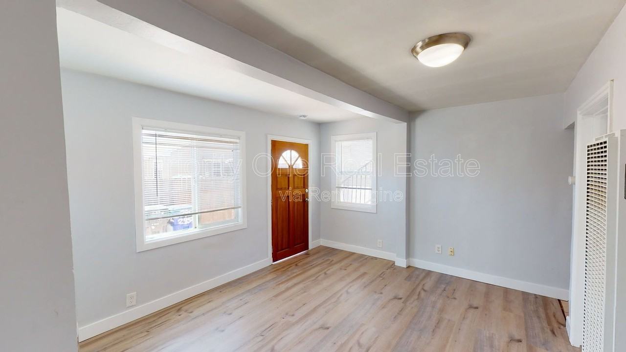 2954 1/2 Webster Ave - Photo 5 of 10